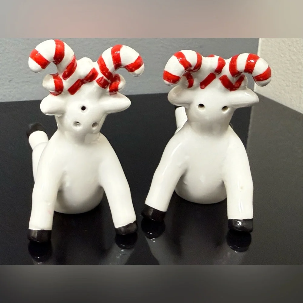 Vintage‎ Christmas Festive Reindeer Salt & Pepper Holiday Shaker Set ~4”
